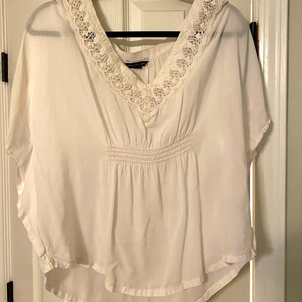 Cute Cream AE top , great condition